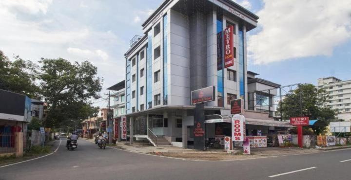 Metro Kochin Business Hotel Dış mekan fotoğraf
