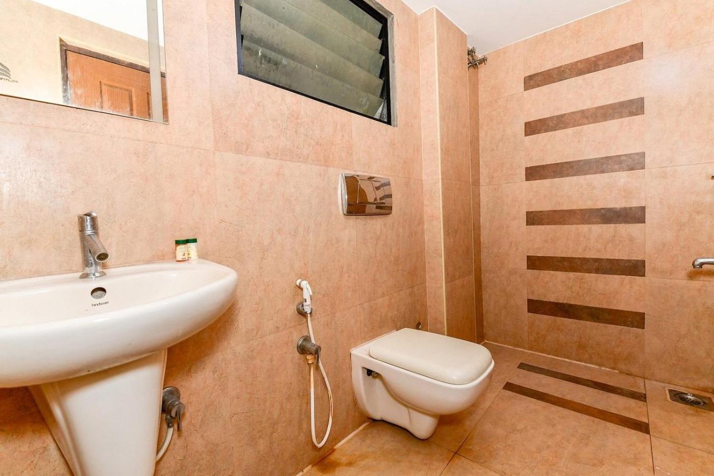 Metro Kochin Business Hotel Dış mekan fotoğraf